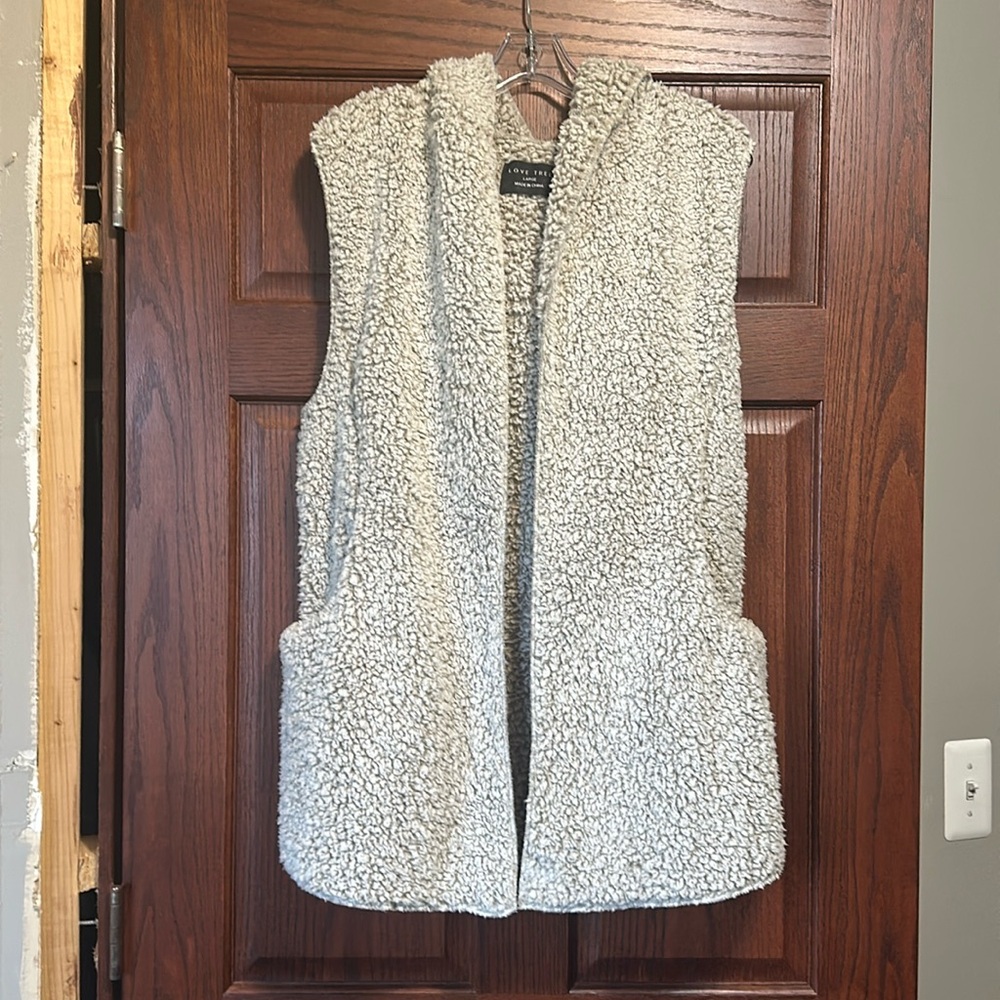 Love tree, hooded vest, size large